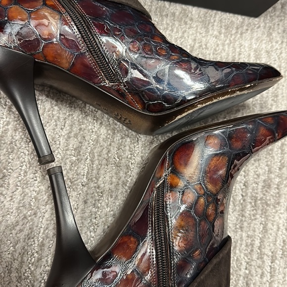 Donald J Pliner "Rula" Ankle Booties - Picture 2 of 3